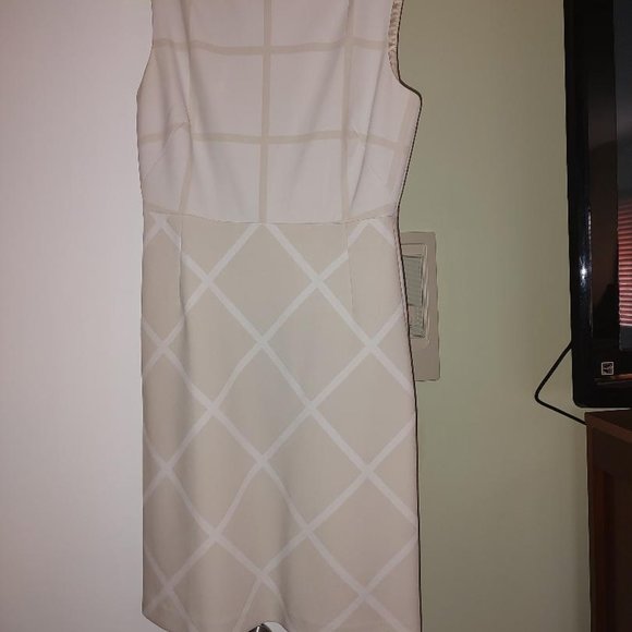 White & Gold Tahari Dress - Picture 2 of 2